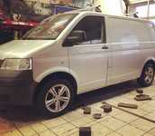 VW T5 jsme obuli na Alu kolo 7.5x17" ET34, 5x120x65 a Nexen Winguard Sport 235/55 R17 103V XL