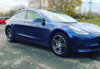 TESLA MODEL 3 jsme obuli na Alu kolo MOTEC 8.5x18“ 5x114.3x64 ET40 a Pirelli Winter SottoZero III 235/45 R18 98V XL