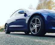 TESLA MODEL 3 jsme obuli na Alu kolo MOTEC 8.5x18“ 5x114.3x64 ET40 a Pirelli Winter SottoZero III 235/45 R18 98V XL