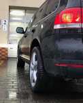 VW TOUAREG jsme obuli na Alu kola ALUTEC 9x20“ ET45 5x120x65 a Uniroyal RainSport 3 275/40 R20 106Y XL