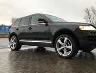 VW TOUAREG jsme obuli na Alu kola ALUTEC 9x20“ ET45 5x120x65 a Uniroyal RainSport 3 275/40 R20 106Y XL