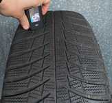 Bridgestone Blizzak LM001 215/55 R17 98V XL